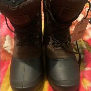 Field and stream snow boots